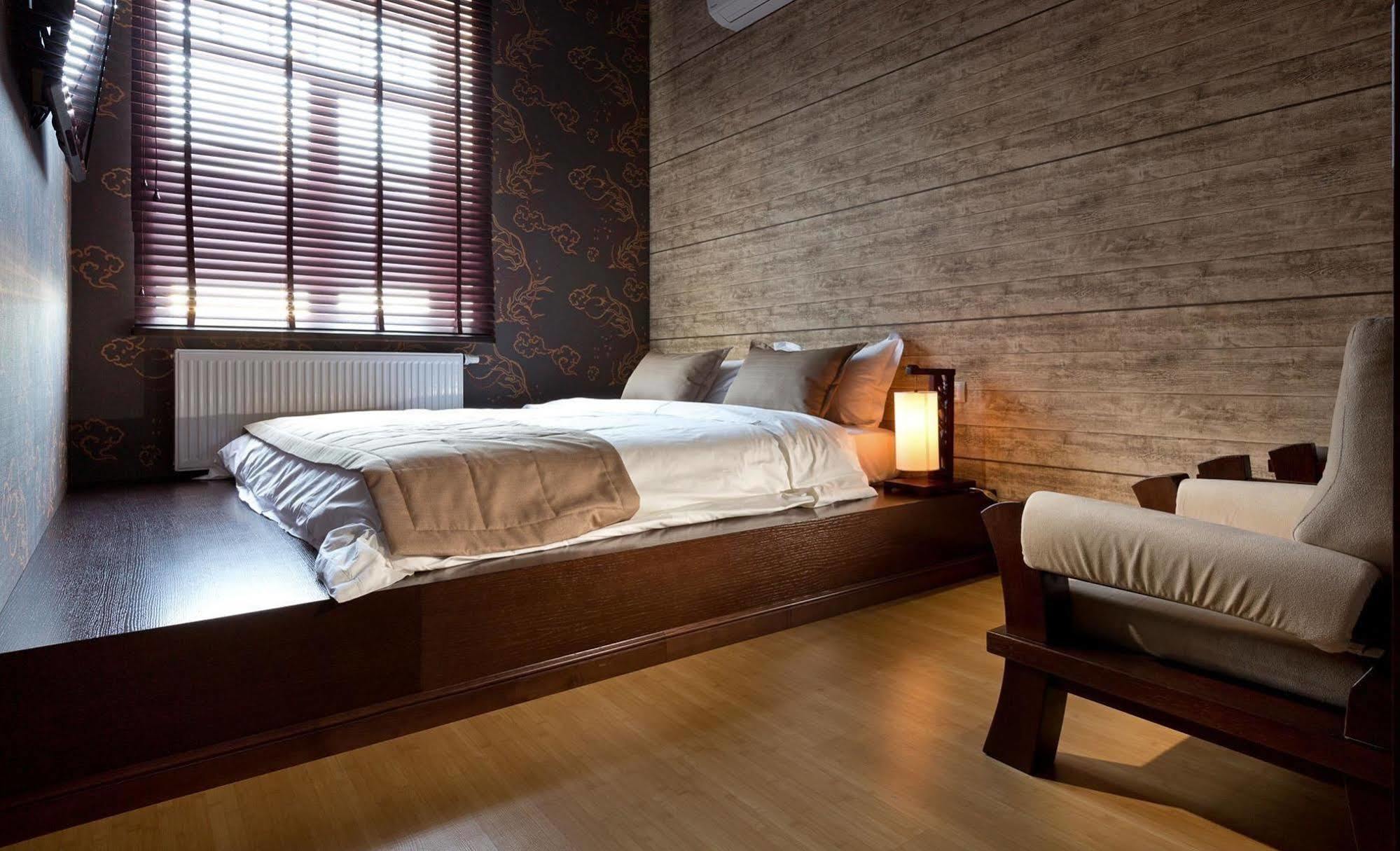 De Gaulle Boutique Hotel Kharkov Ngoại thất bức ảnh